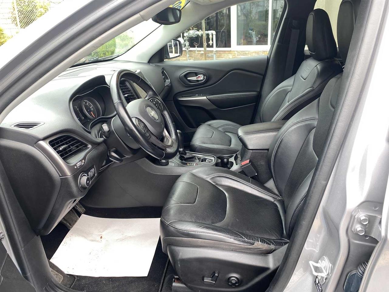 Jeep Cherokee Latitude LUX 4D SUV 4WD 2021
