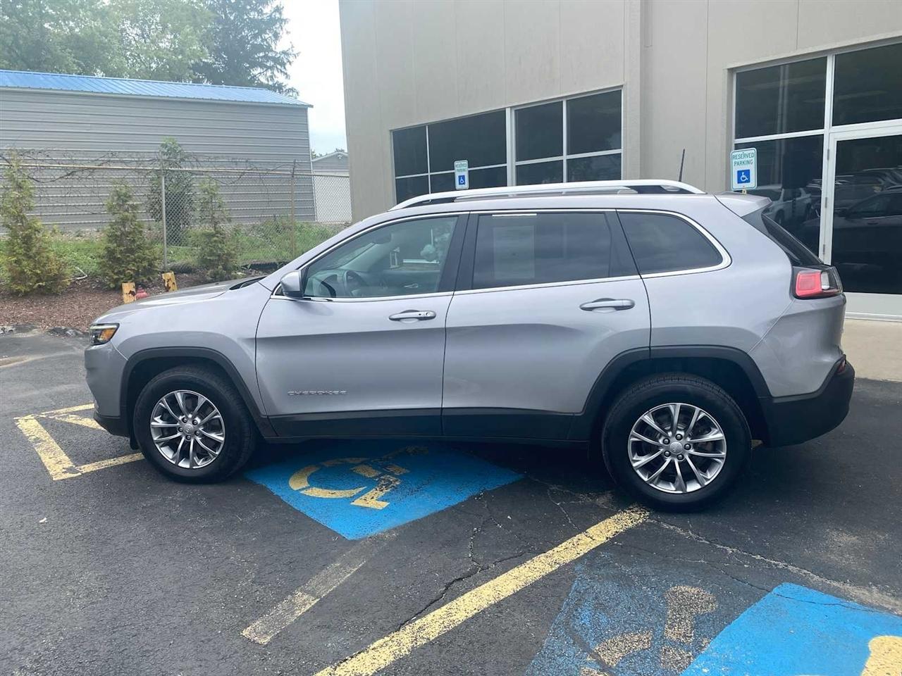 Jeep Cherokee Latitude LUX 4D SUV 4WD 2021
