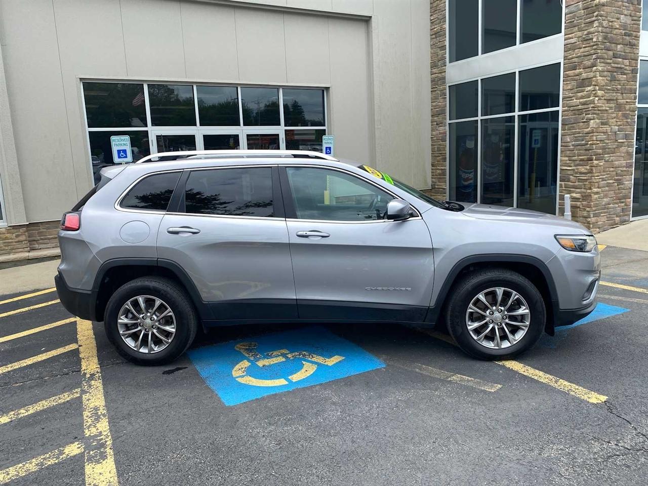 Jeep Cherokee Latitude LUX 4D SUV 4WD 2021