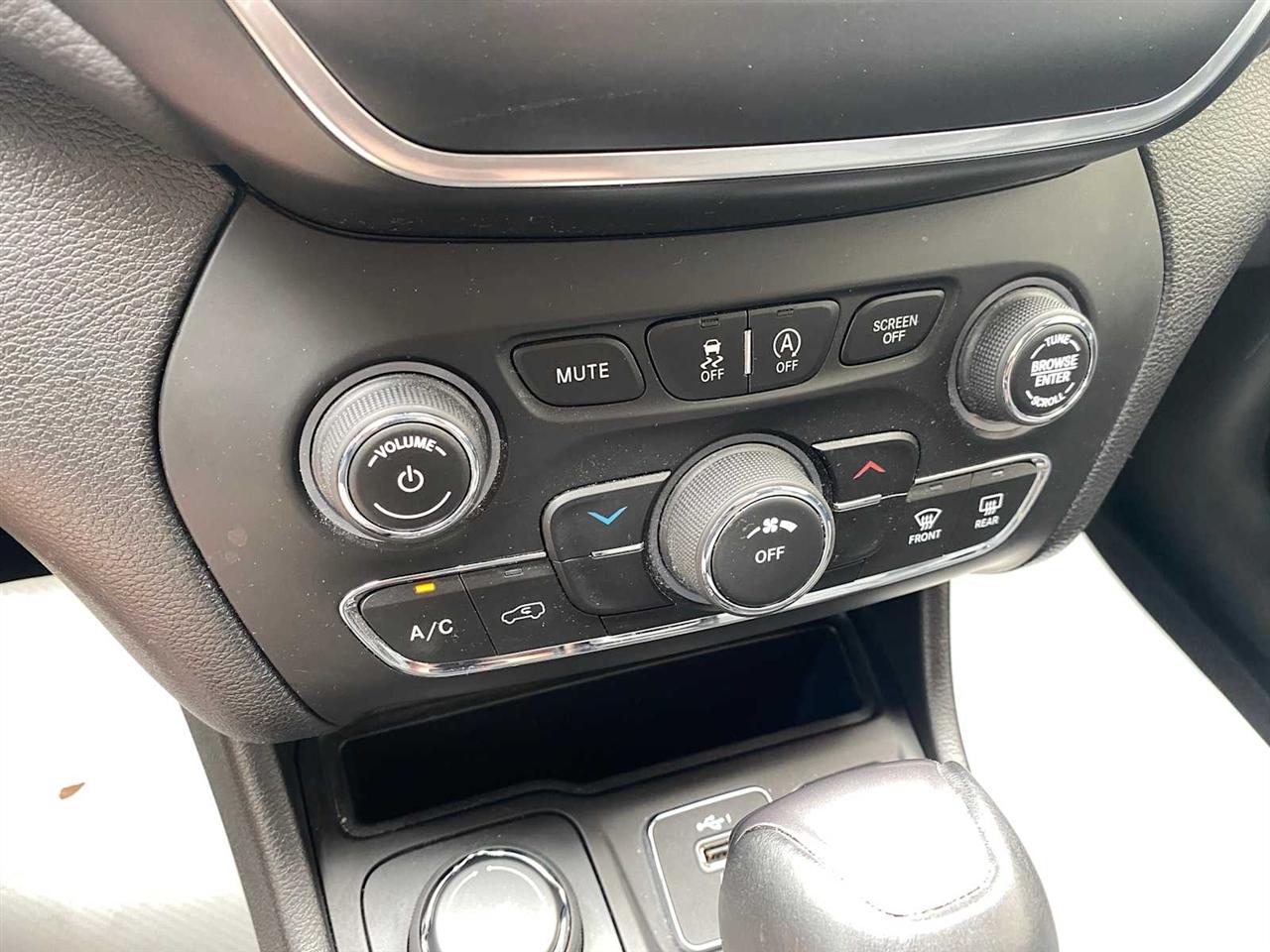 Jeep Cherokee Latitude LUX 4D SUV 4WD 2021
