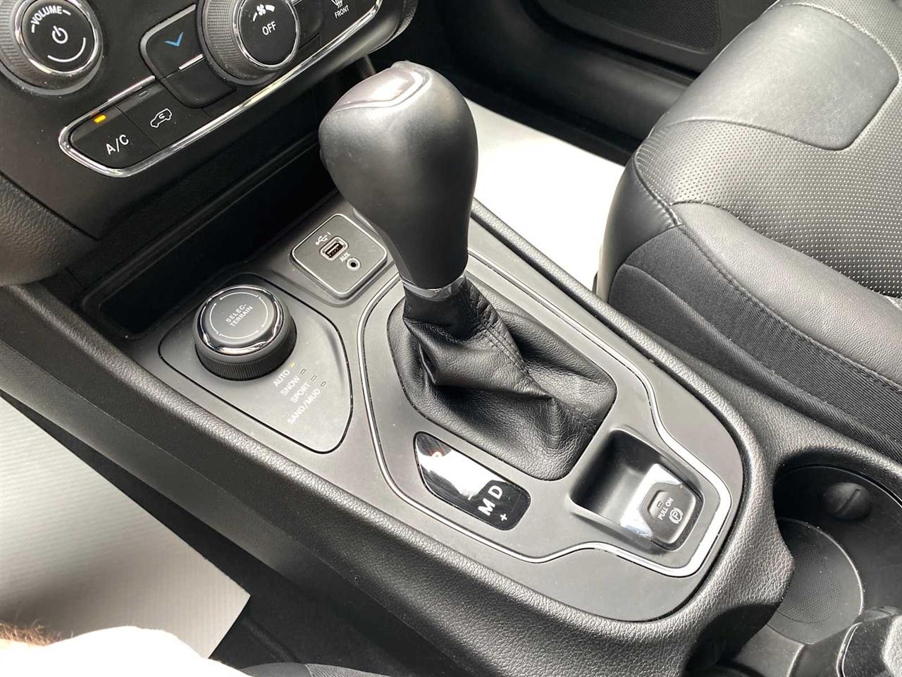 Jeep Cherokee Latitude LUX 4D SUV 4WD 2021