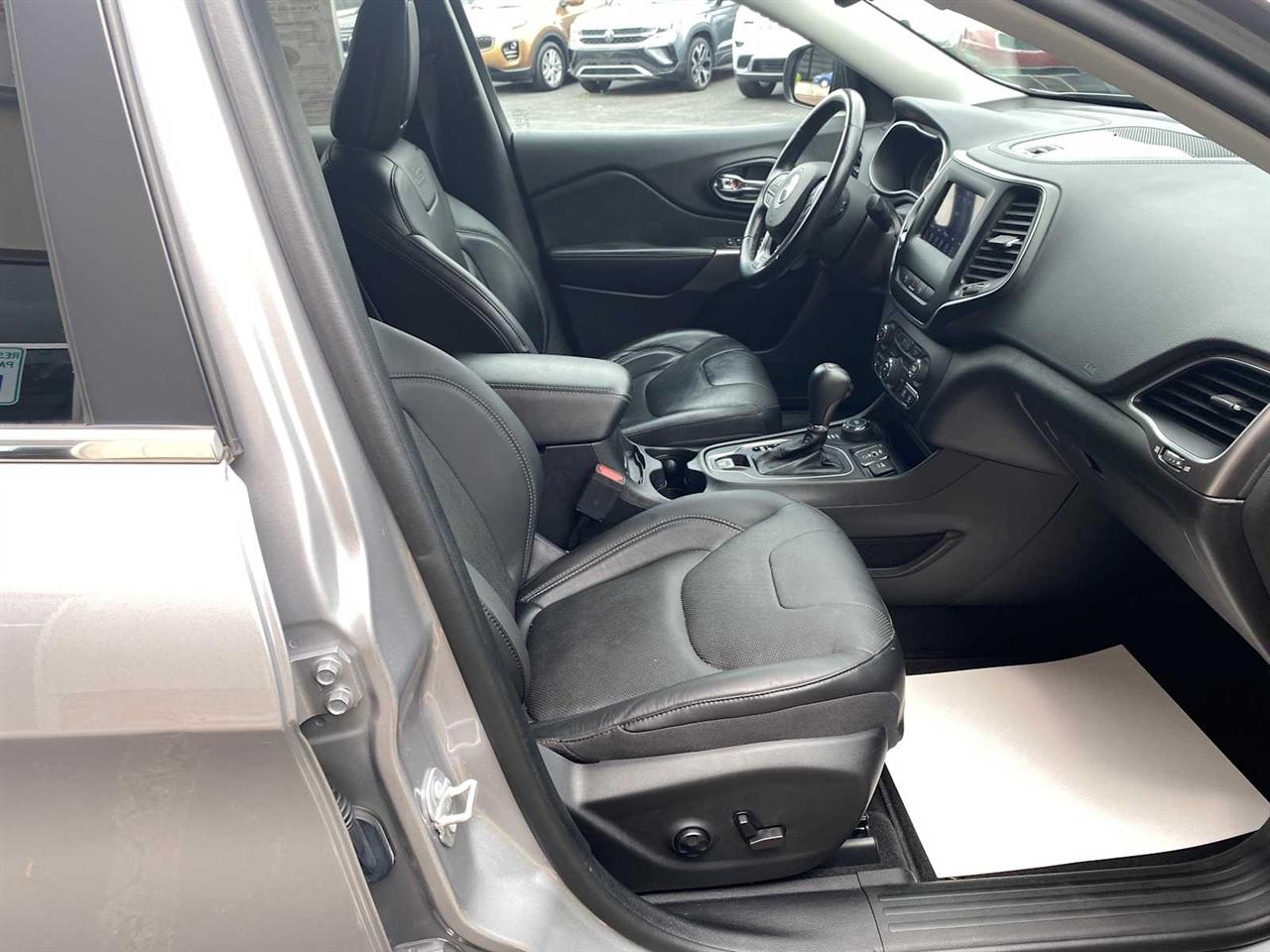 Jeep Cherokee Latitude LUX 4D SUV 4WD 2021