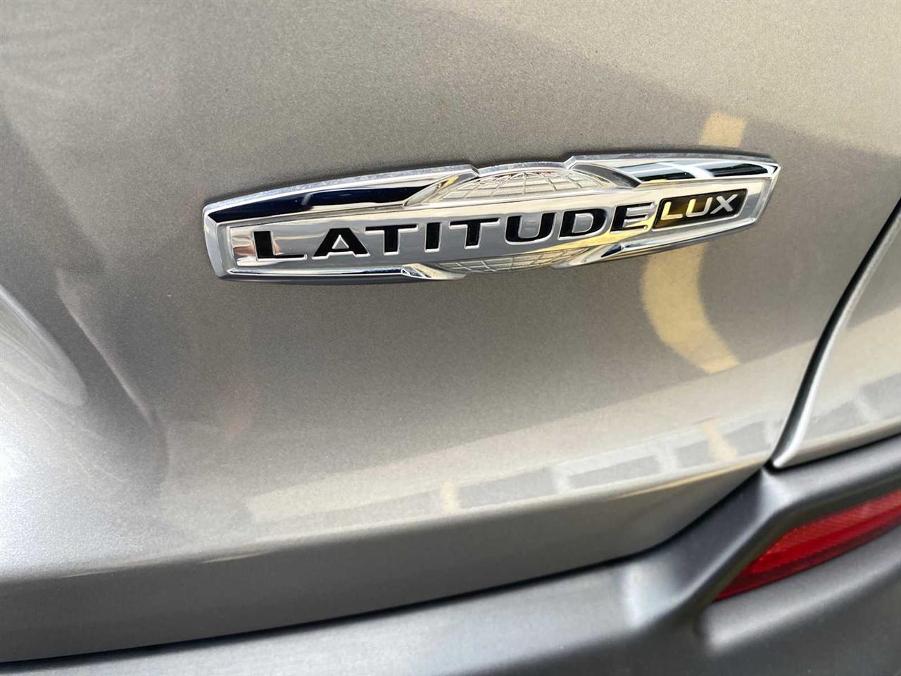 Jeep Cherokee Latitude LUX 4D SUV 4WD 2021