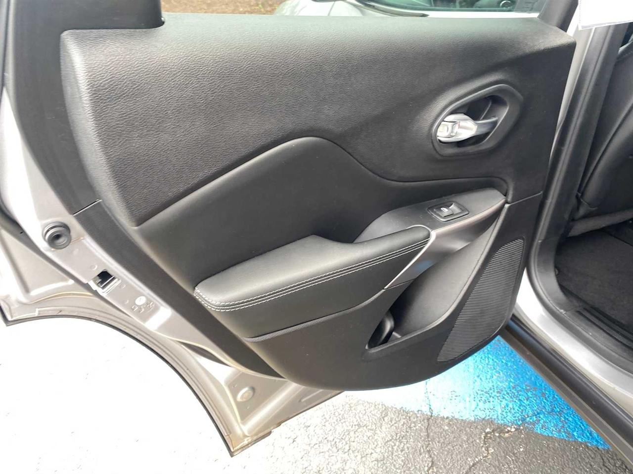 Jeep Cherokee Latitude LUX 4D SUV 4WD 2021