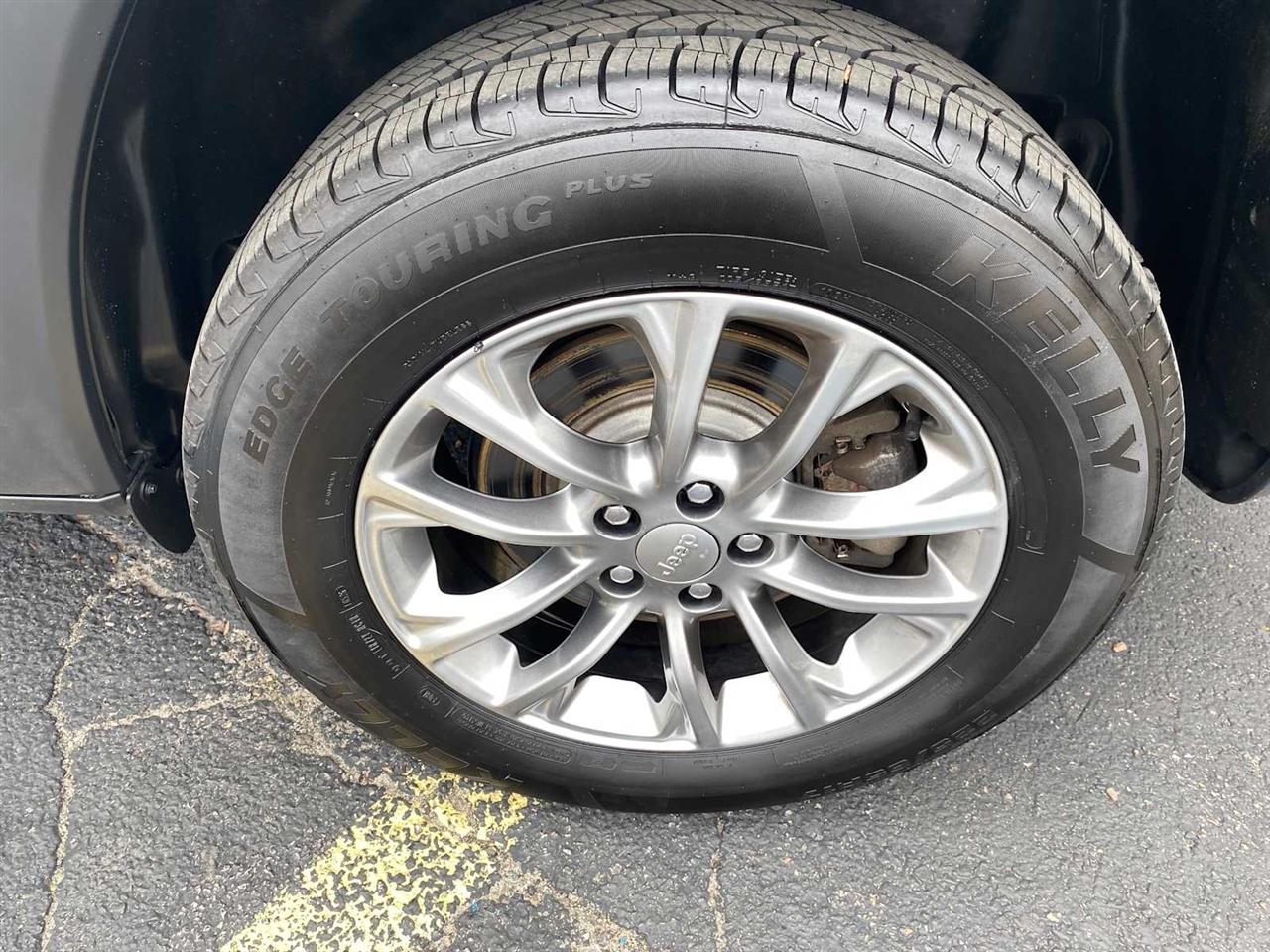 Jeep Cherokee Latitude LUX 4D SUV 4WD 2021