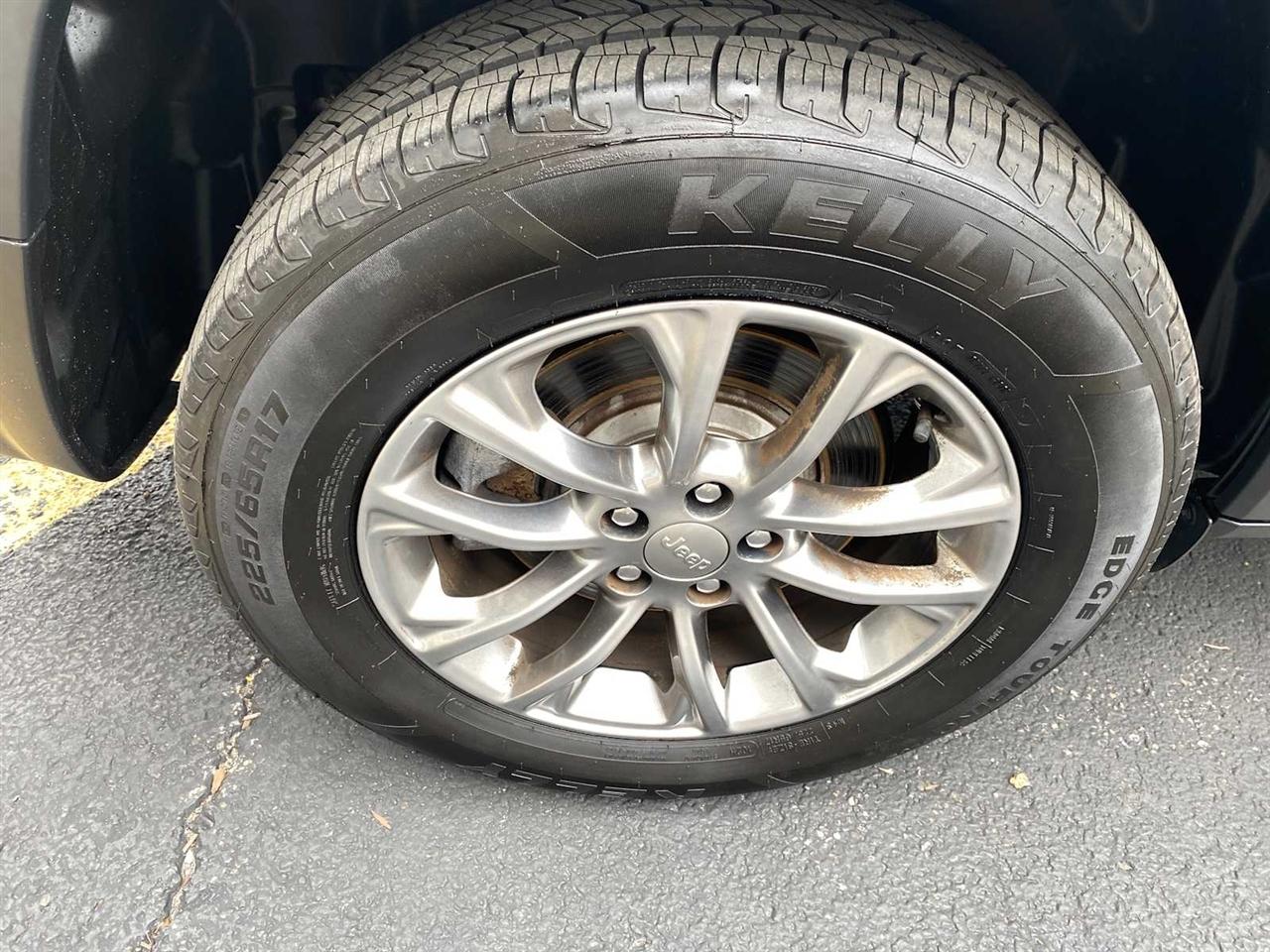Jeep Cherokee Latitude LUX 4D SUV 4WD 2021