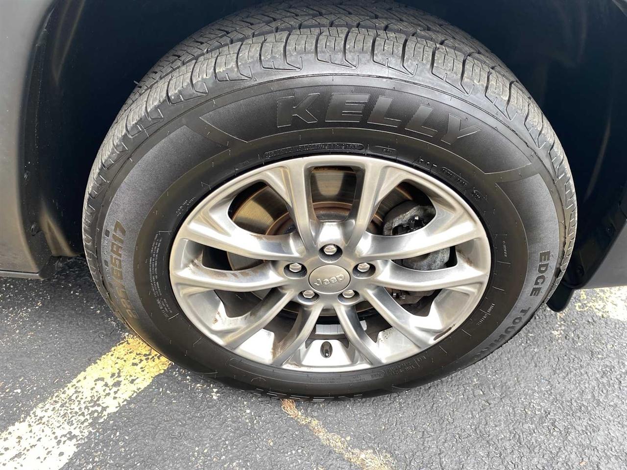 Jeep Cherokee Latitude LUX 4D SUV 4WD 2021