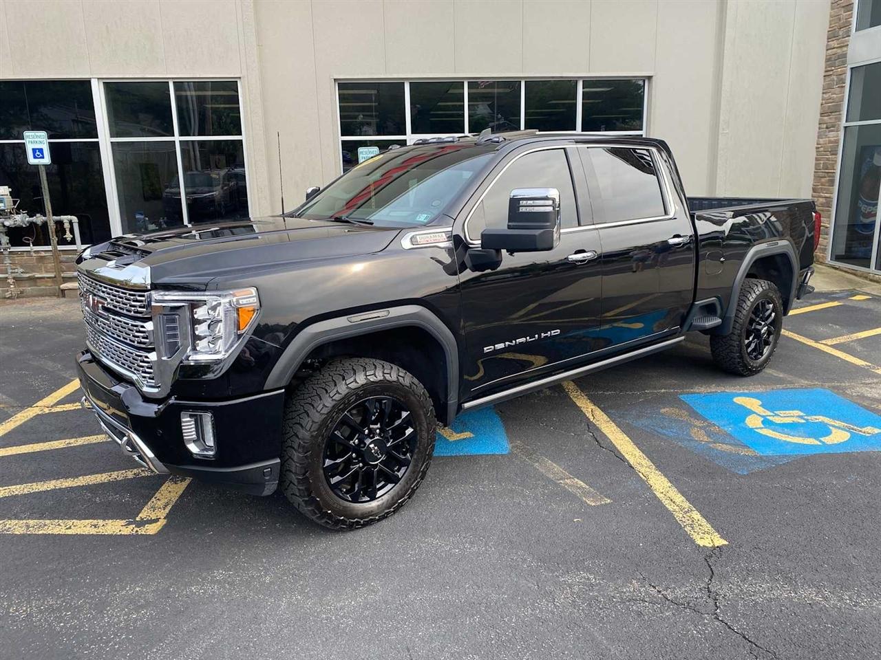 GMC Sierra 2500HD Denali Crew Cab 4WD SB 2022