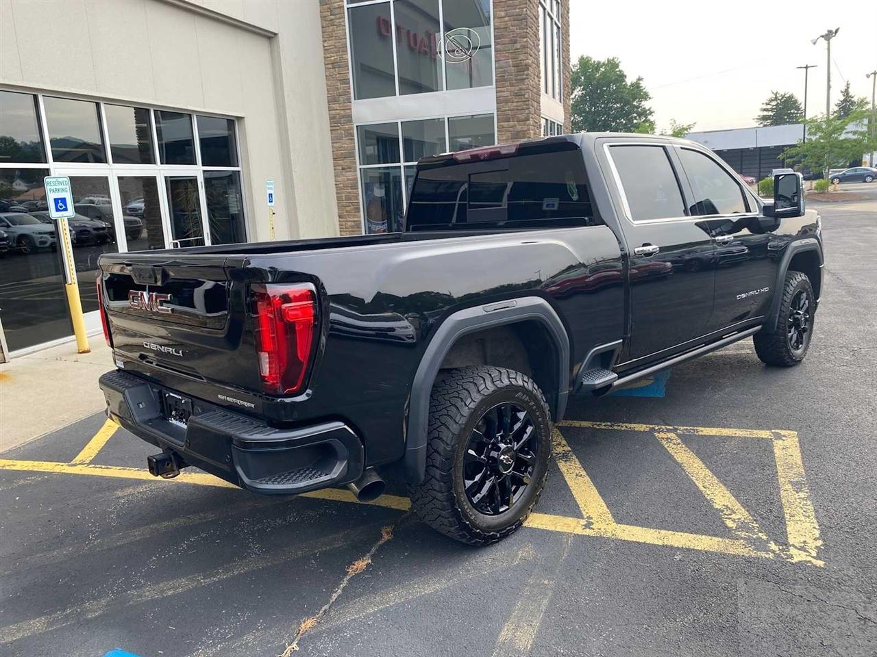 GMC Sierra 2500HD Denali Crew Cab 4WD SB 2022