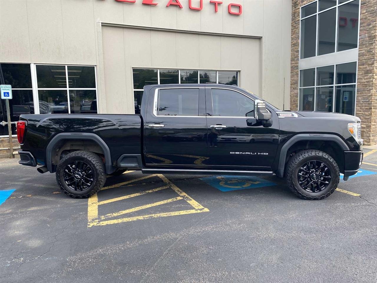 GMC Sierra 2500HD Denali Crew Cab 4WD SB 2022