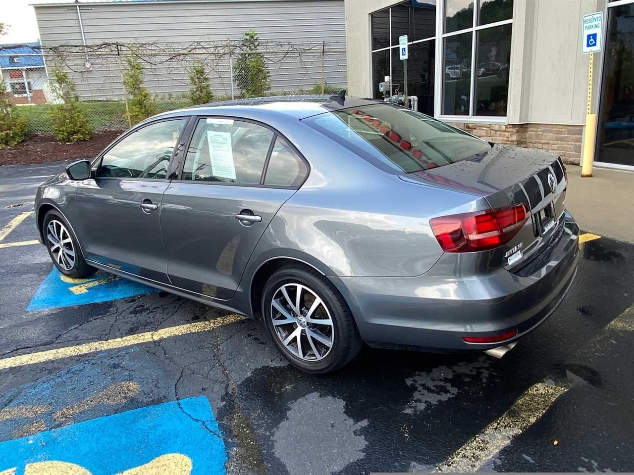 Volkswagen Jetta 1.4T SE 6A 2016