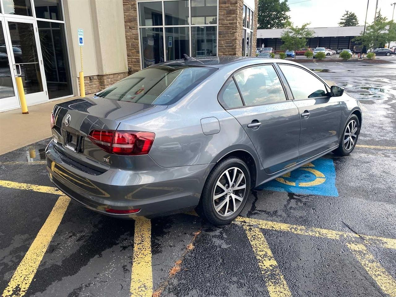 Volkswagen Jetta 1.4T SE 6A 2016
