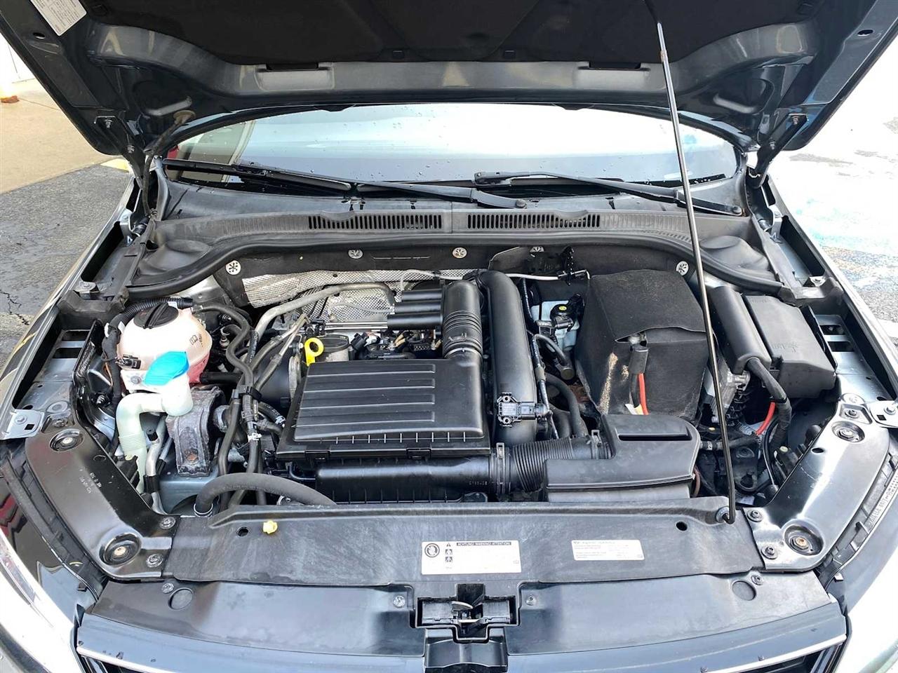 Volkswagen Jetta 1.4T SE 6A 2016