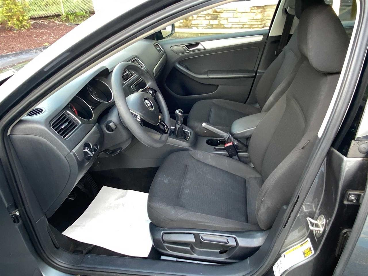 Volkswagen Jetta 1.4T SE 6A 2016