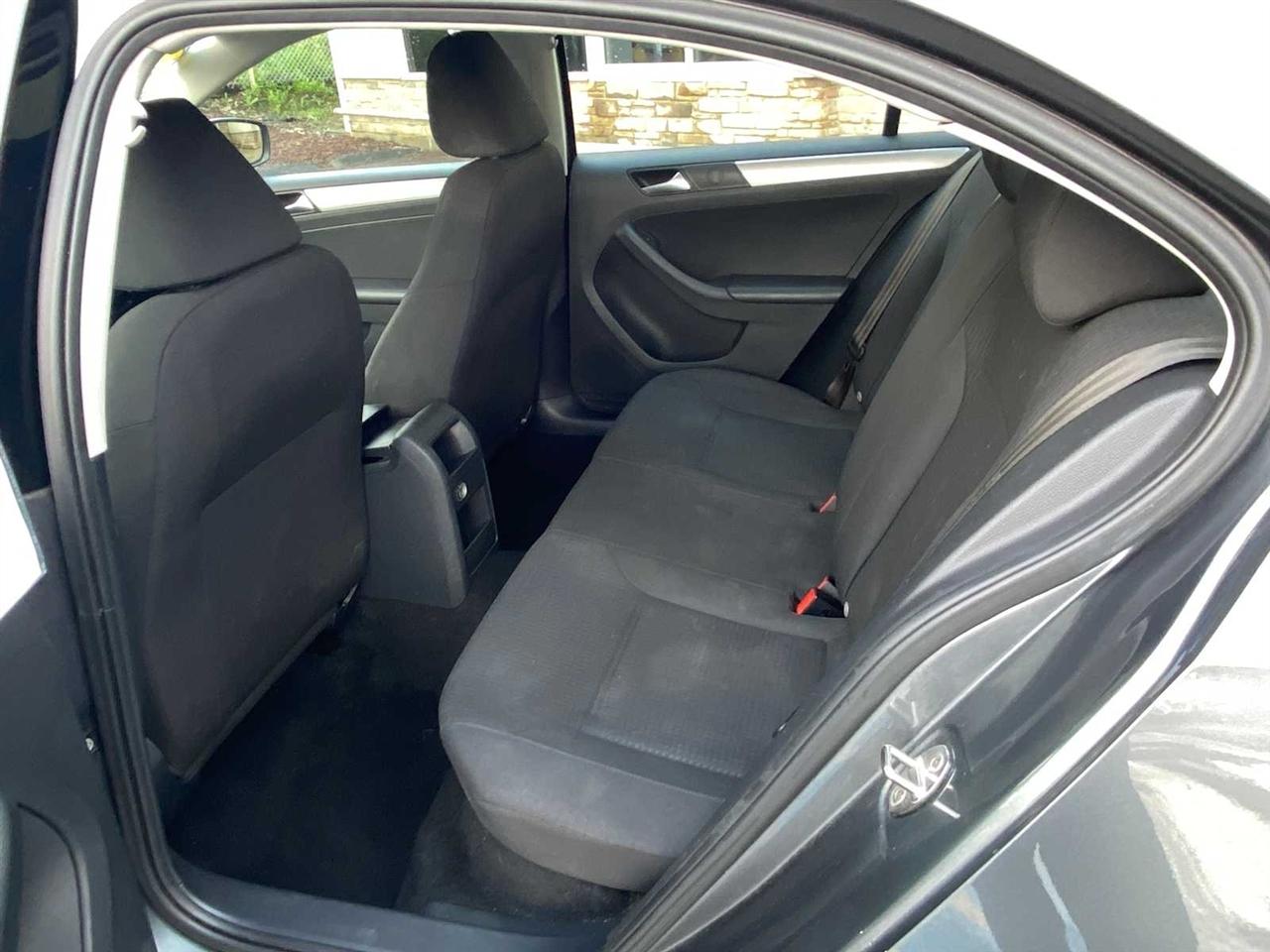 Volkswagen Jetta 1.4T SE 6A 2016