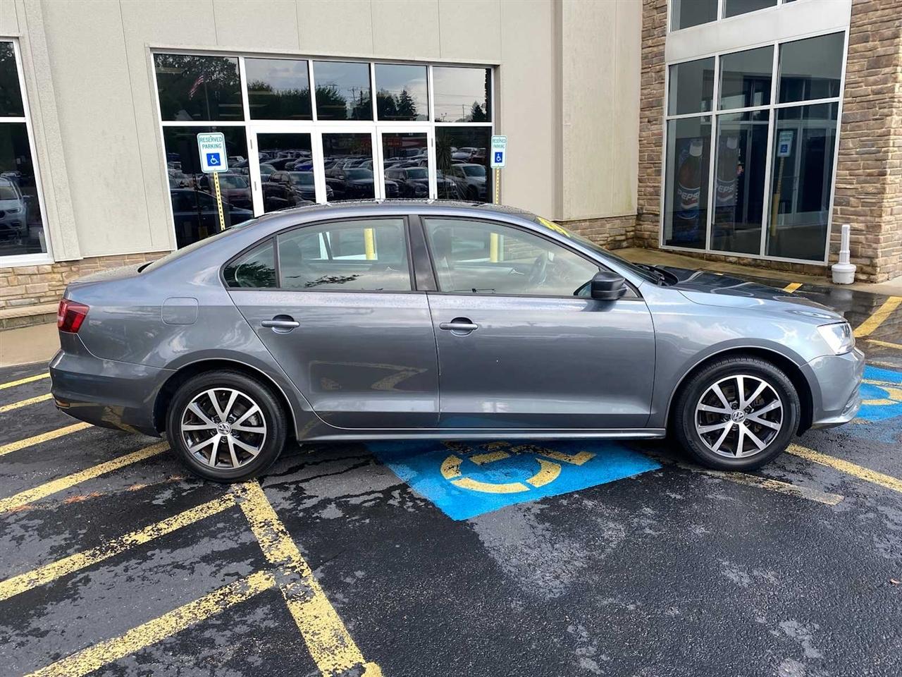 Volkswagen Jetta 1.4T SE 6A 2016