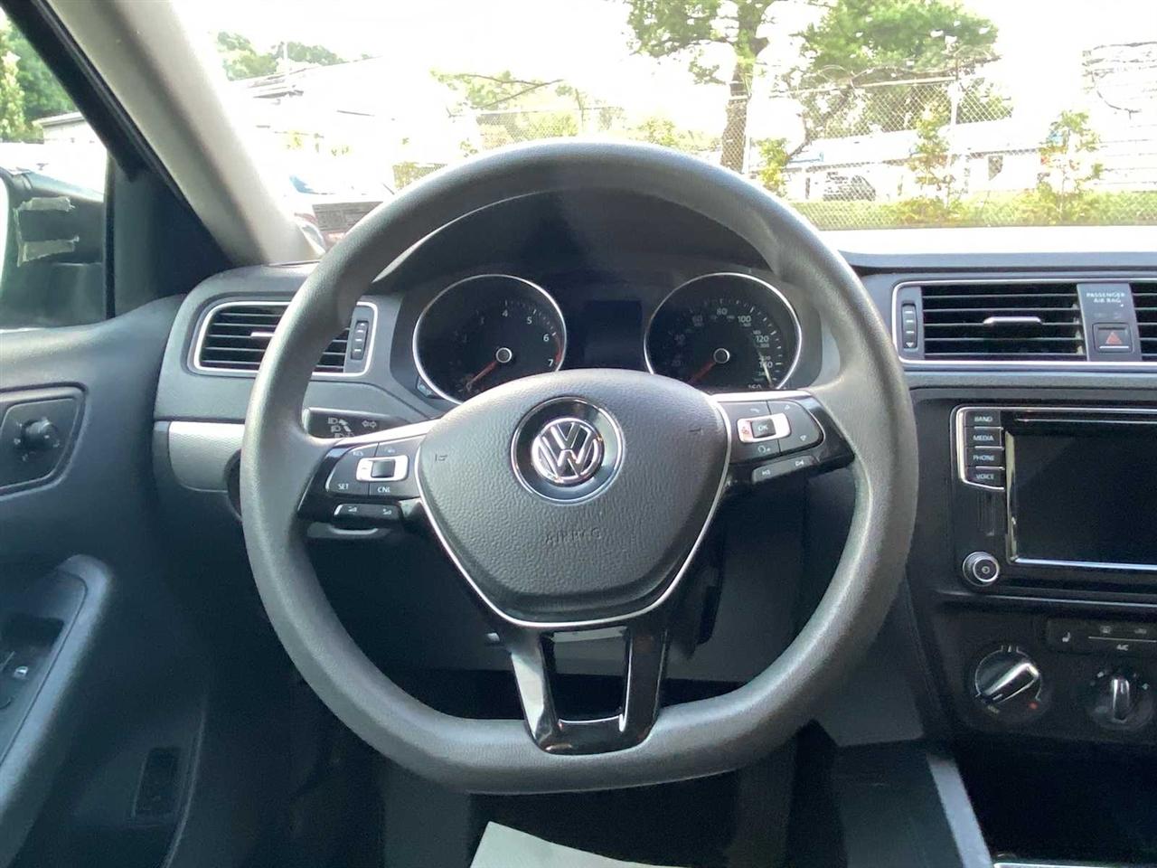 Volkswagen Jetta 1.4T SE 6A 2016