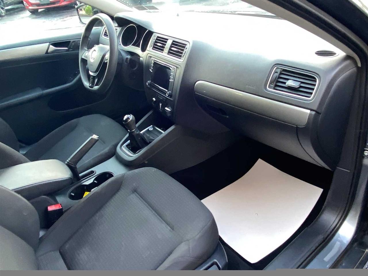 Volkswagen Jetta 1.4T SE 6A 2016