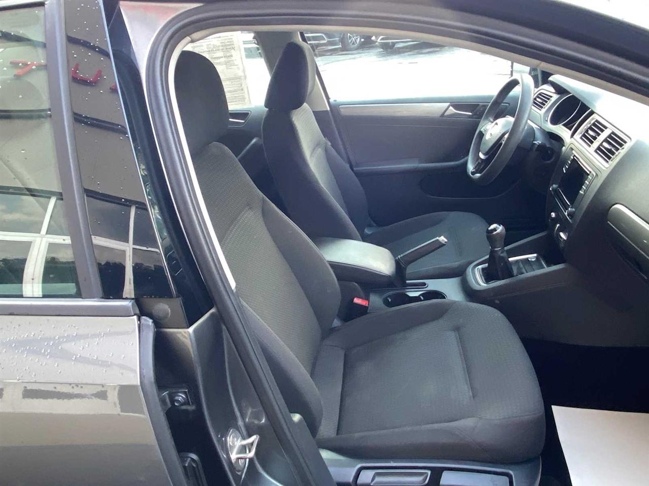 Volkswagen Jetta 1.4T SE 6A 2016