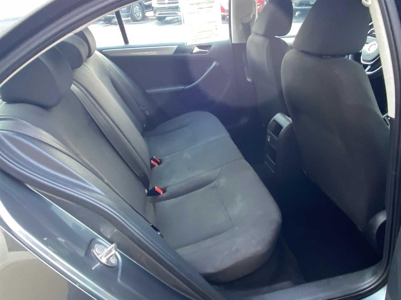 Volkswagen Jetta 1.4T SE 6A 2016