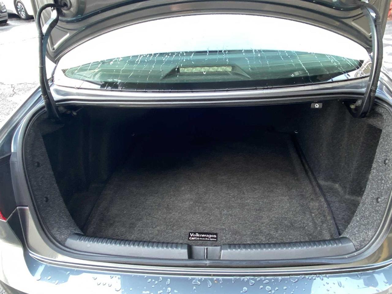 Volkswagen Jetta 1.4T SE 6A 2016