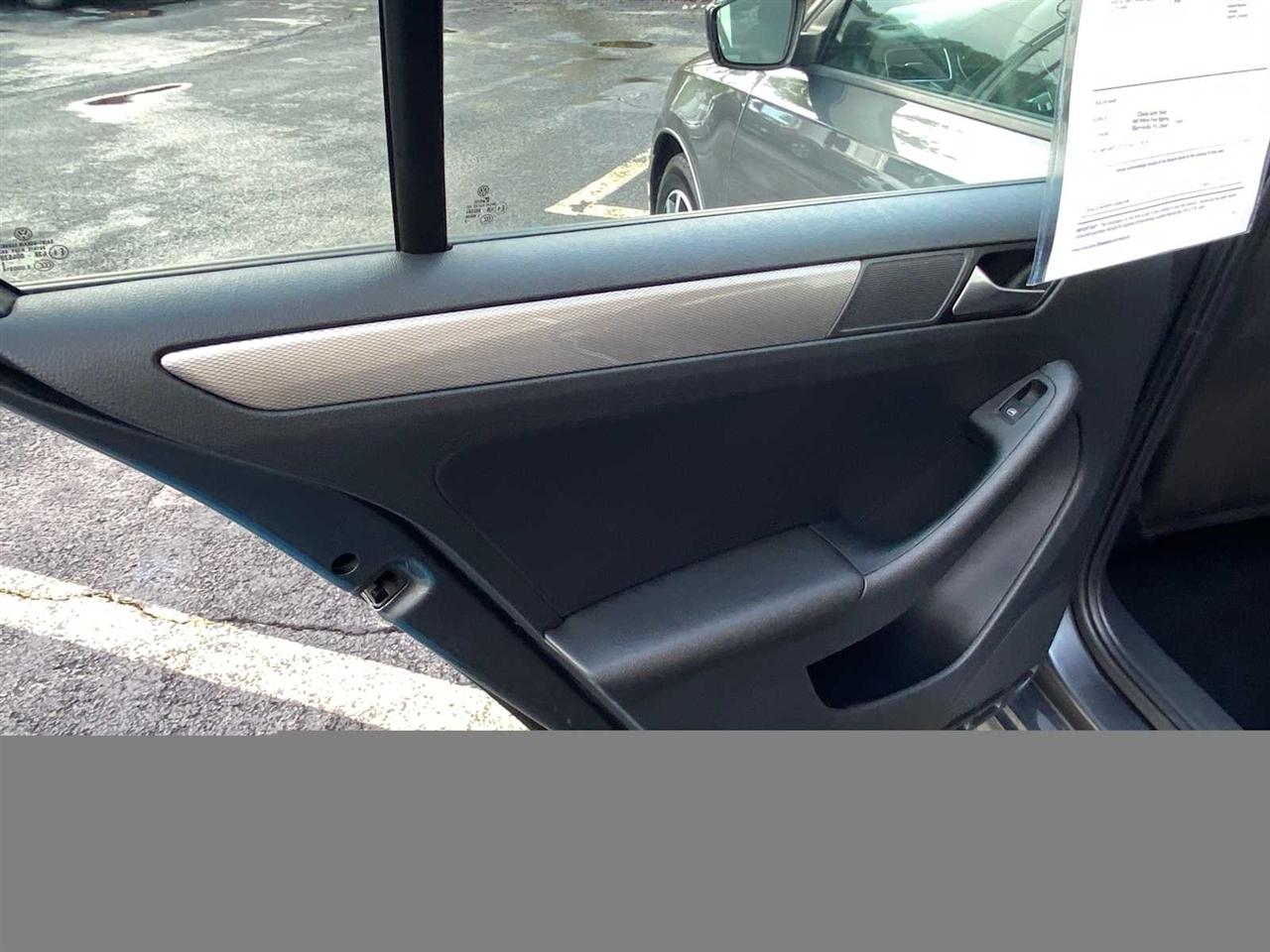 Volkswagen Jetta 1.4T SE 6A 2016