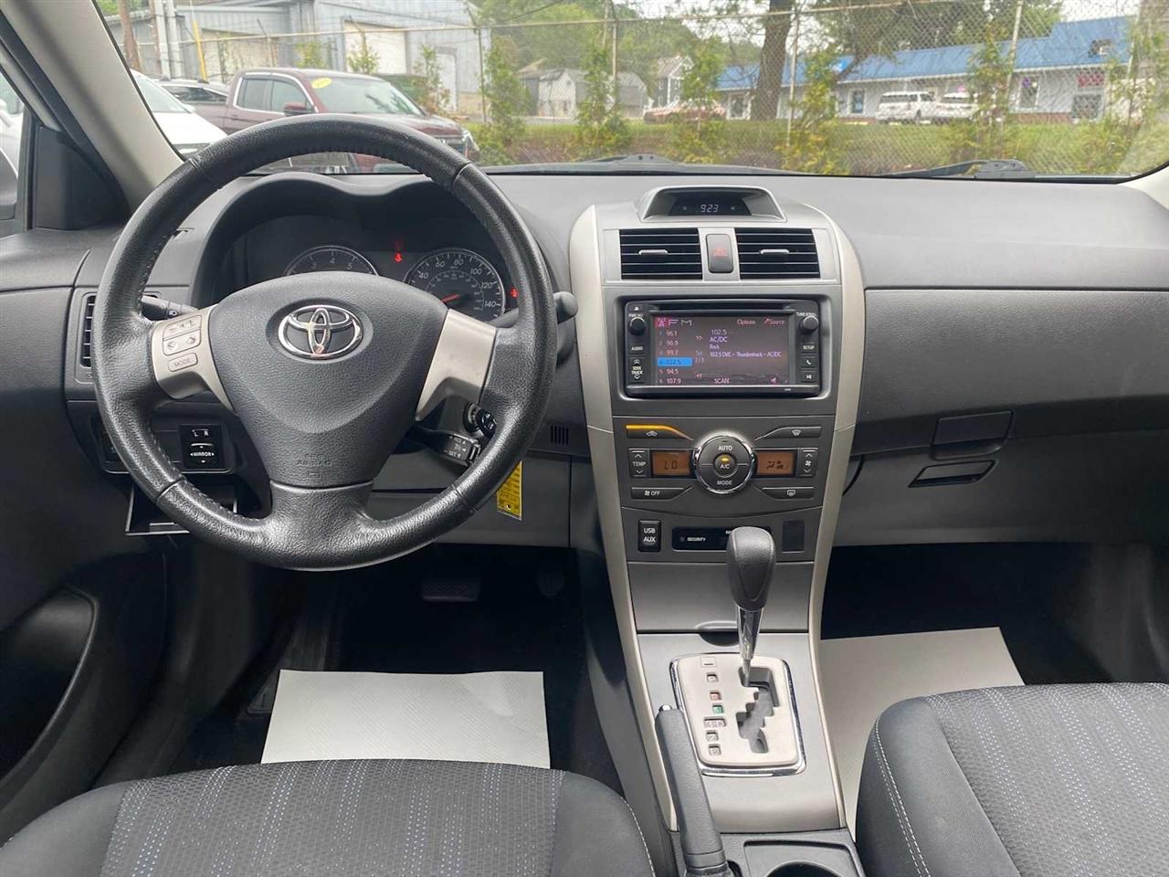 Toyota Corolla S 4-Speed AT 2013