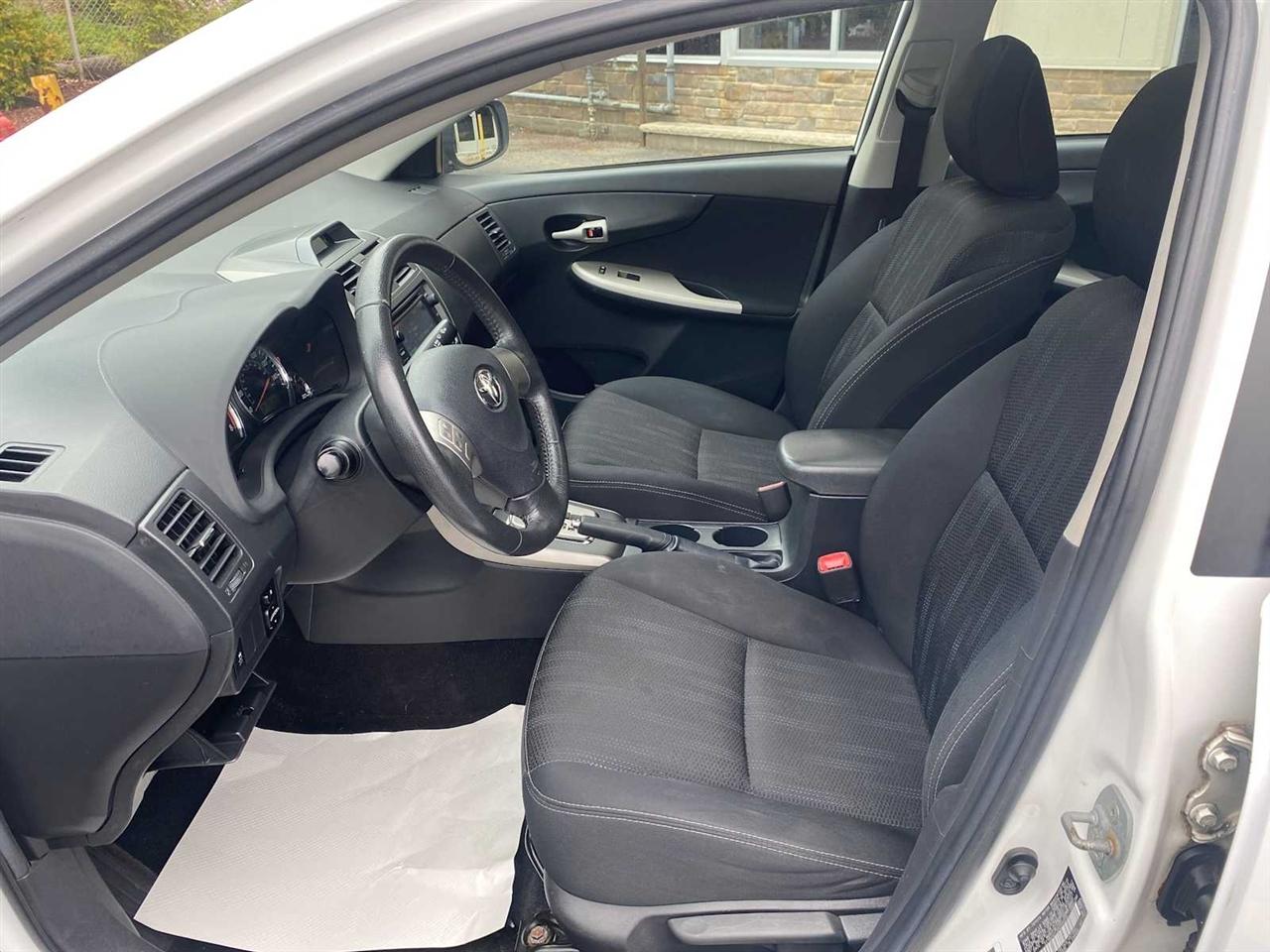 Toyota Corolla S 4-Speed AT 2013