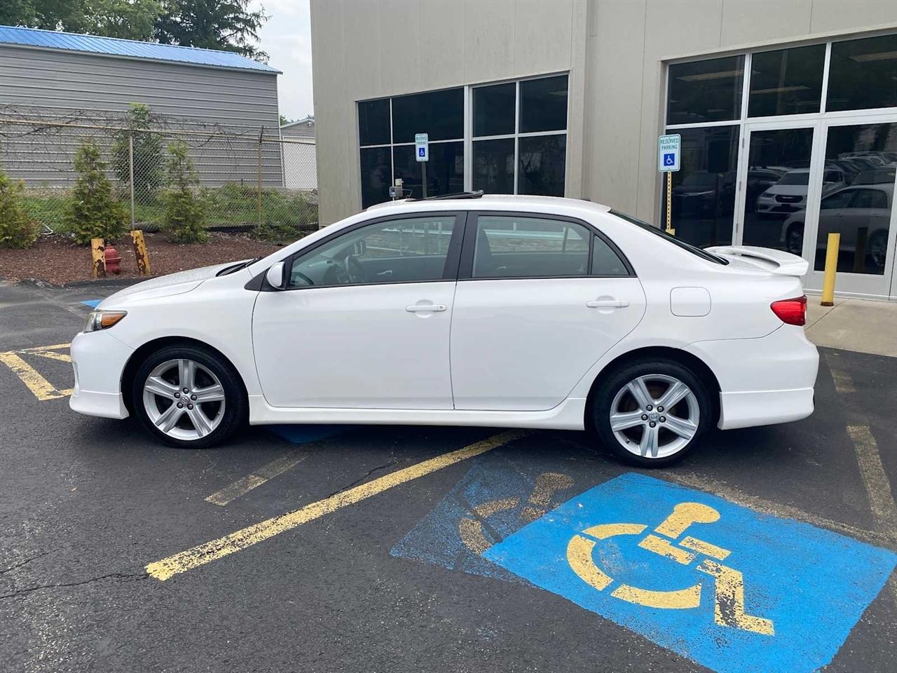 Toyota Corolla S 4-Speed AT 2013