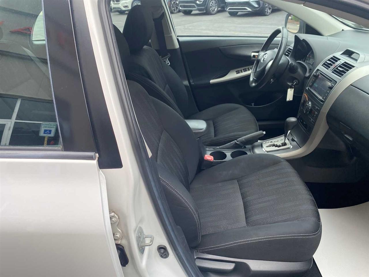 Toyota Corolla S 4-Speed AT 2013