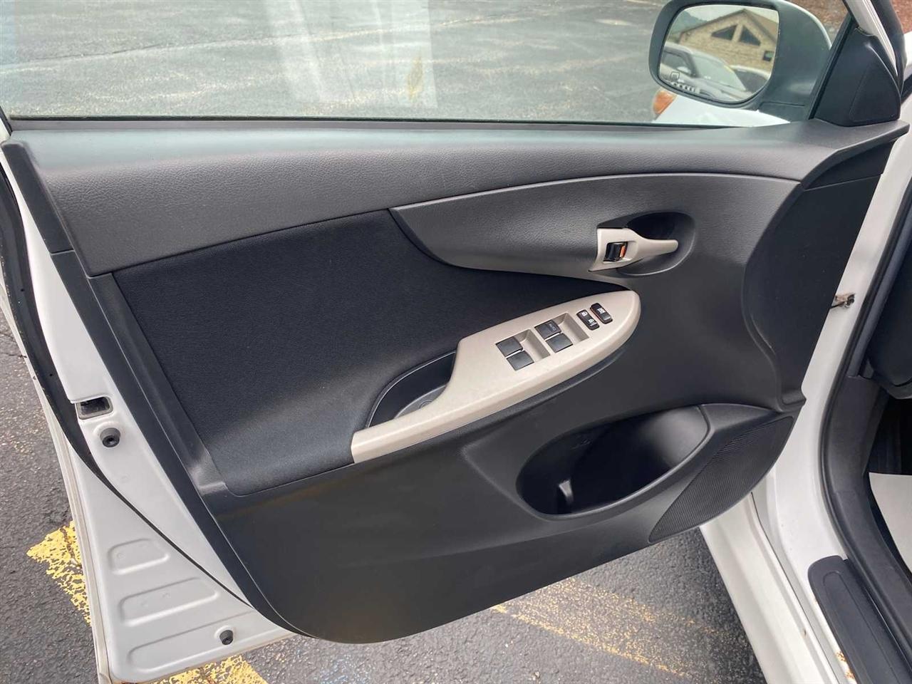 Toyota Corolla S 4-Speed AT 2013