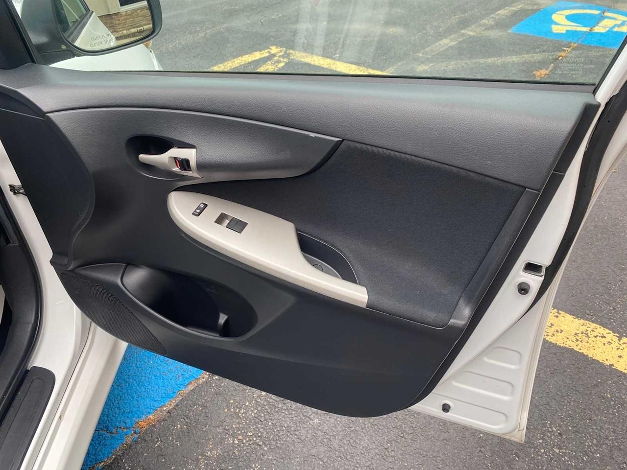 Toyota Corolla S 4-Speed AT 2013