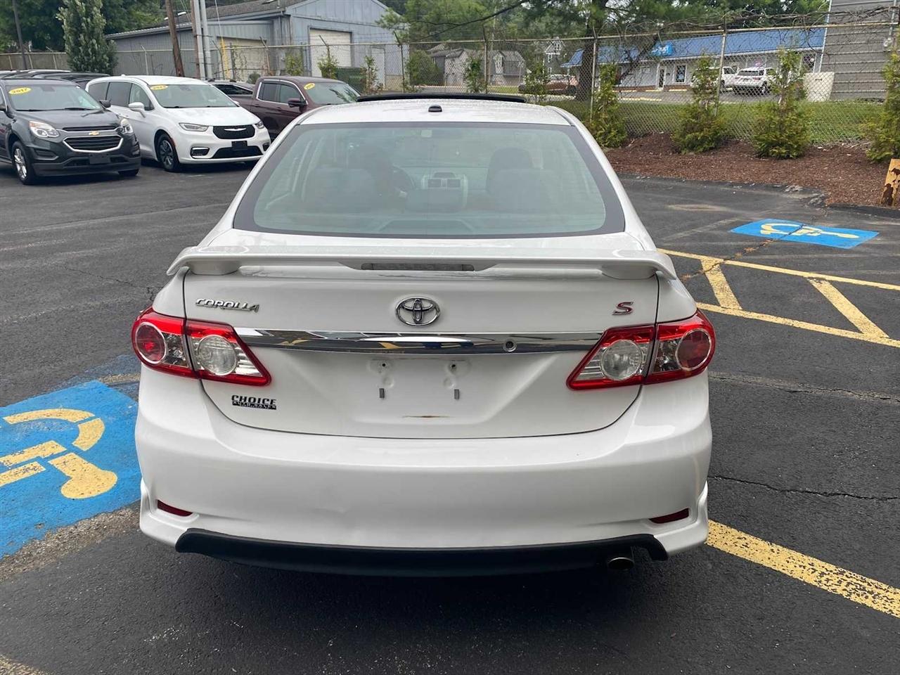 Toyota Corolla S 4-Speed AT 2013