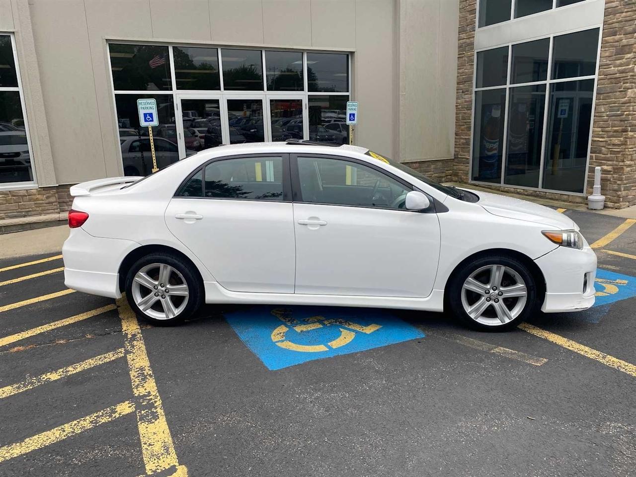 Toyota Corolla S 4-Speed AT 2013