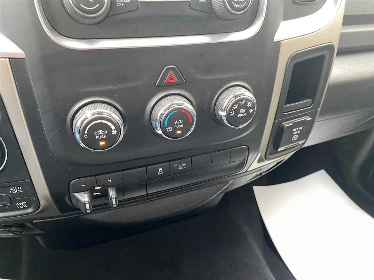 RAM 1500 SLT Quad Cab 4WD 2014
