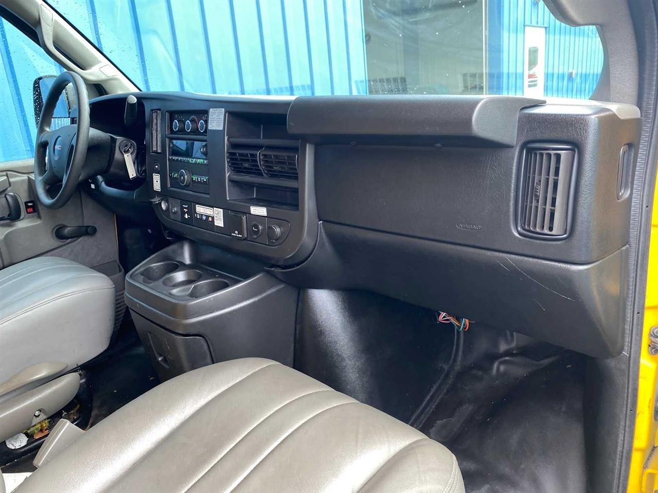 GMC Savana G3500 139 in. 2018