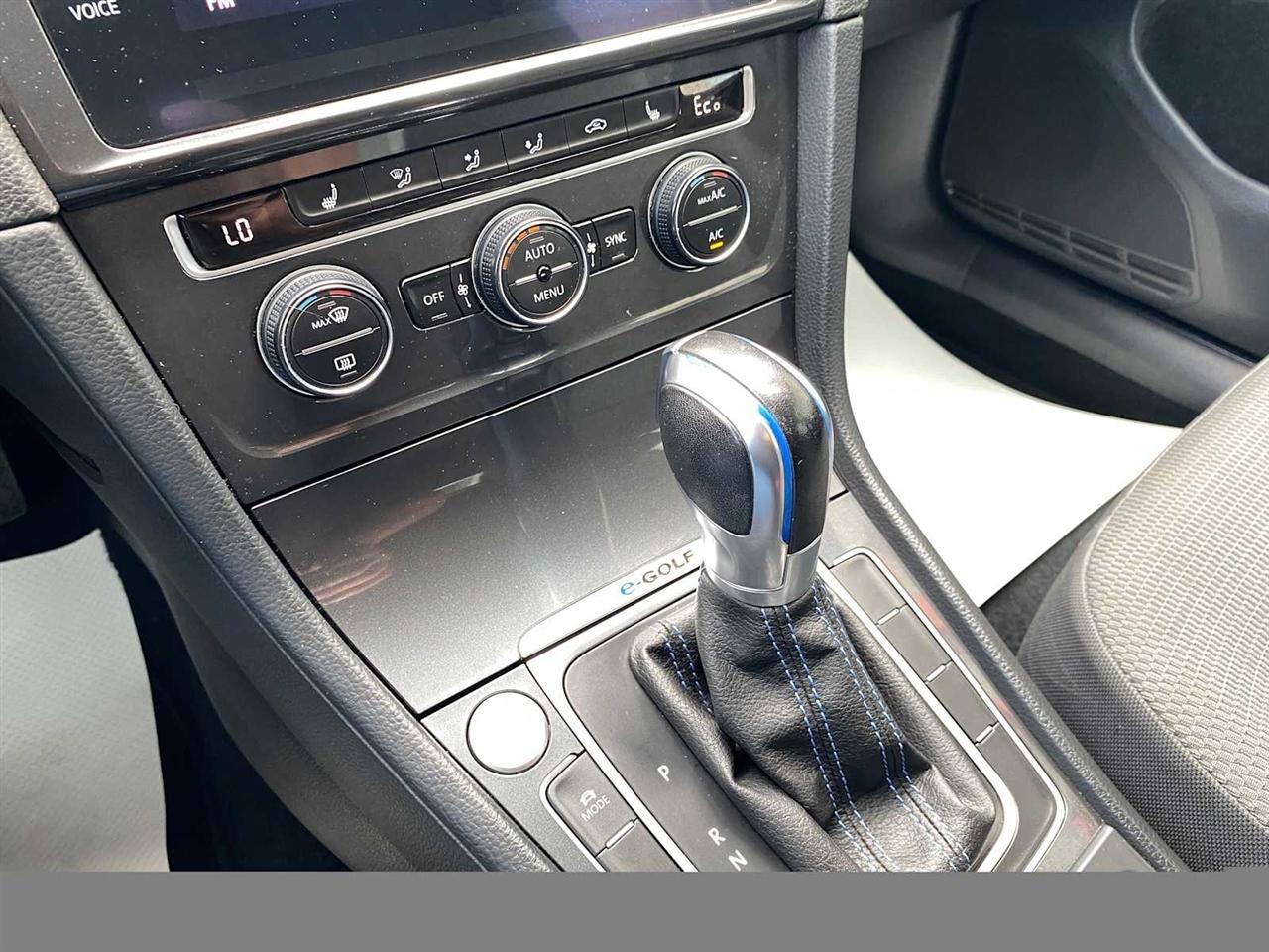 Volkswagen e-Golf SE 2017
