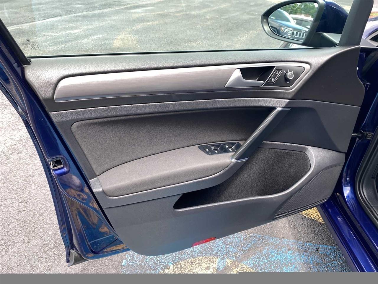 Volkswagen e-Golf SE 2017