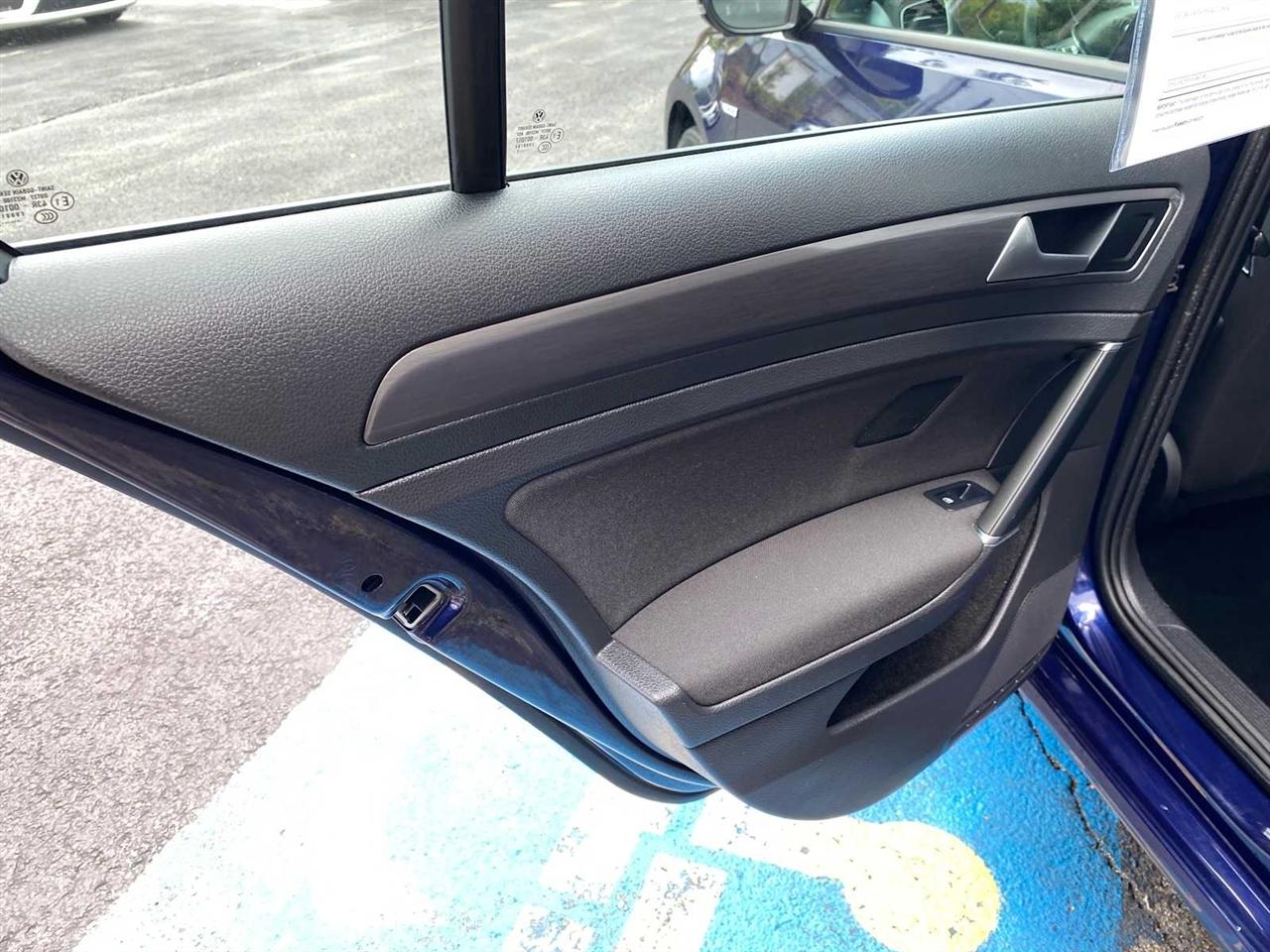 Volkswagen e-Golf SE 2017