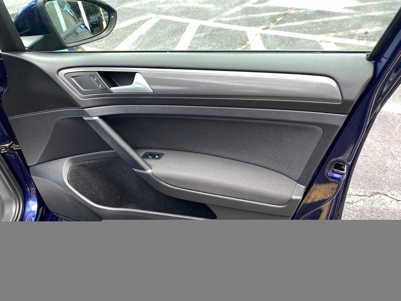 Volkswagen e-Golf SE 2017