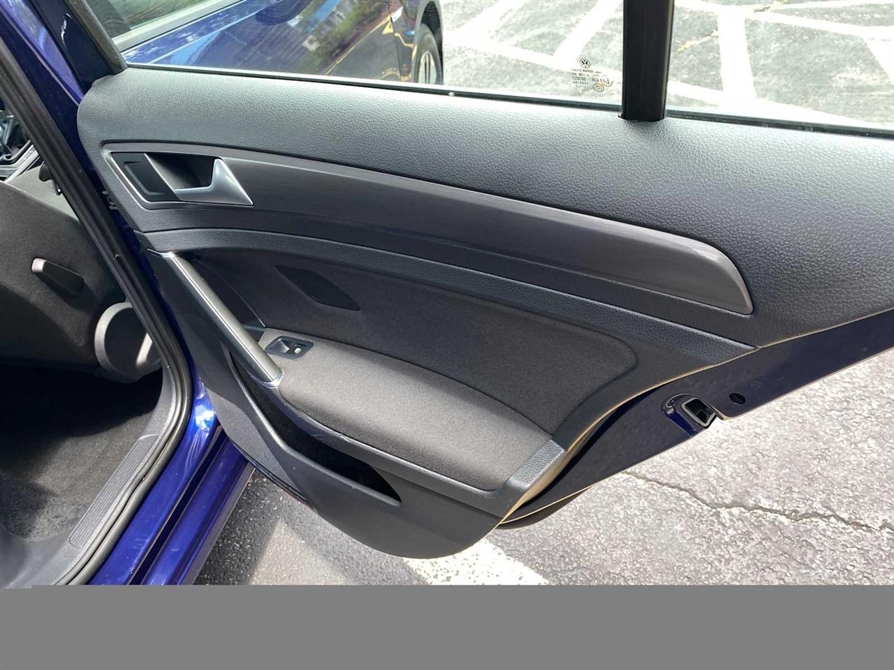 Volkswagen e-Golf SE 2017