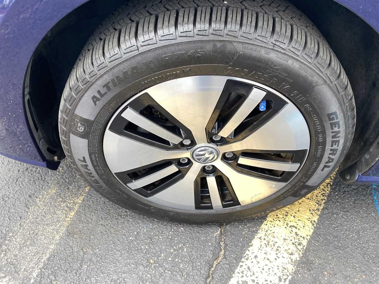 Volkswagen e-Golf SE 2017