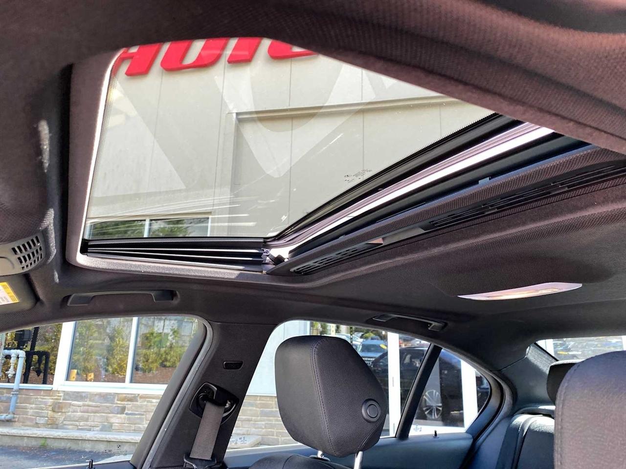 BMW 3-Series 330i xDrive SULEV Sedan 2018