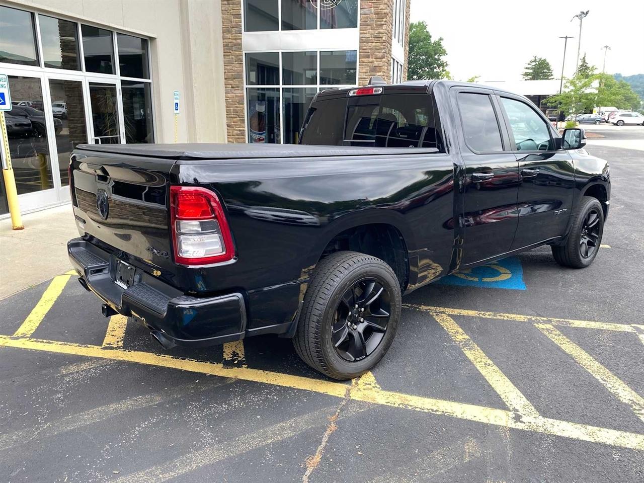 RAM 1500 Big Horn Quad Cab 4WD 2021