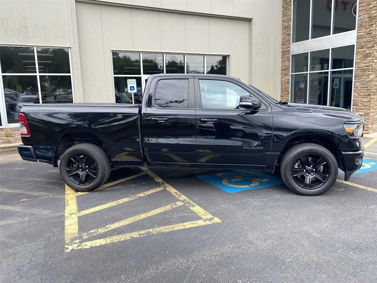 RAM 1500 Big Horn Quad Cab 4WD 2021