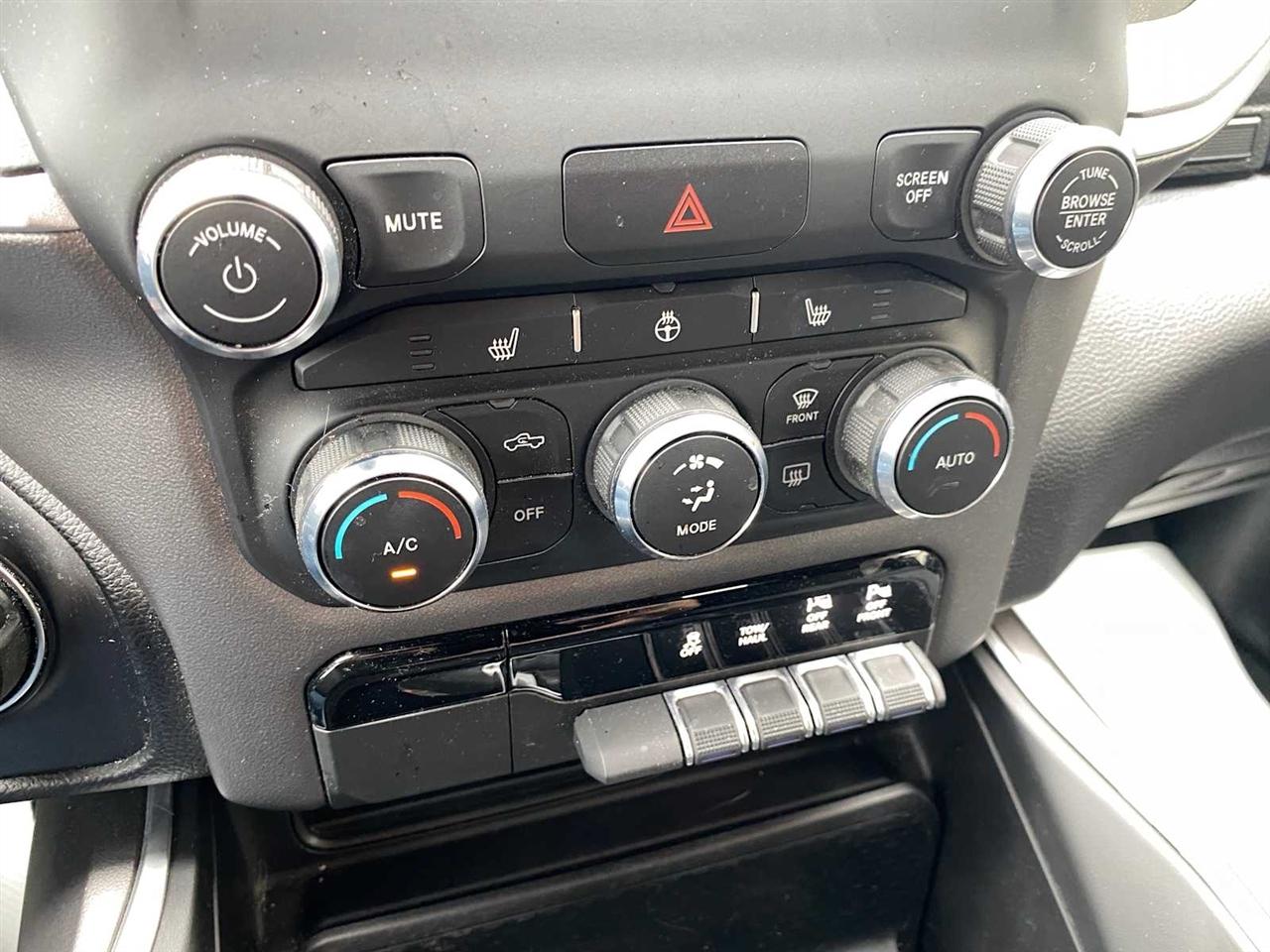 RAM 1500 Big Horn Quad Cab 4WD 2021