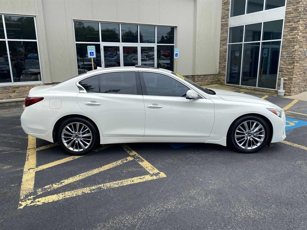 Infiniti Q50 3.0t LUXE AWD 2021