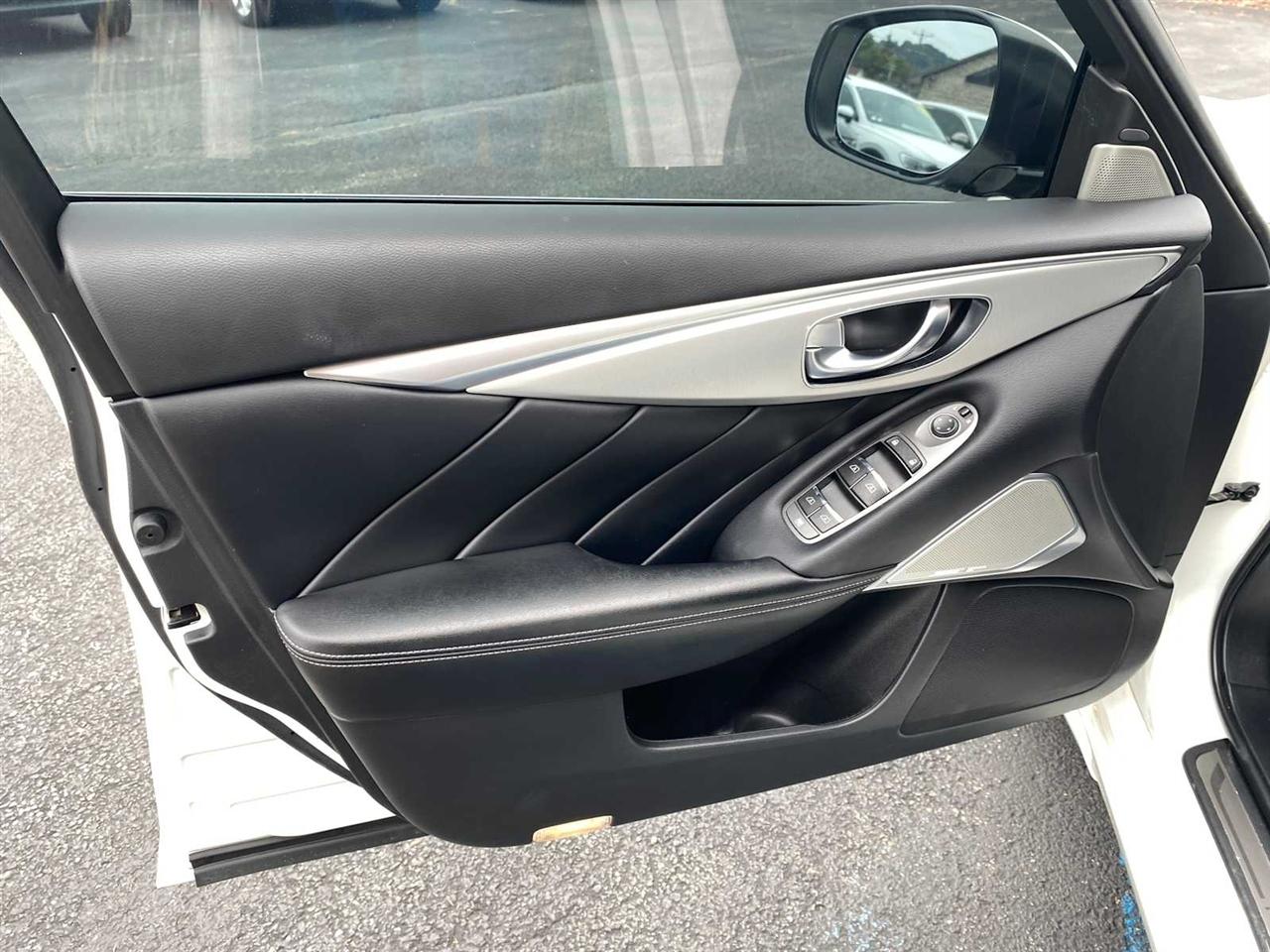 Infiniti Q50 3.0t LUXE AWD 2021