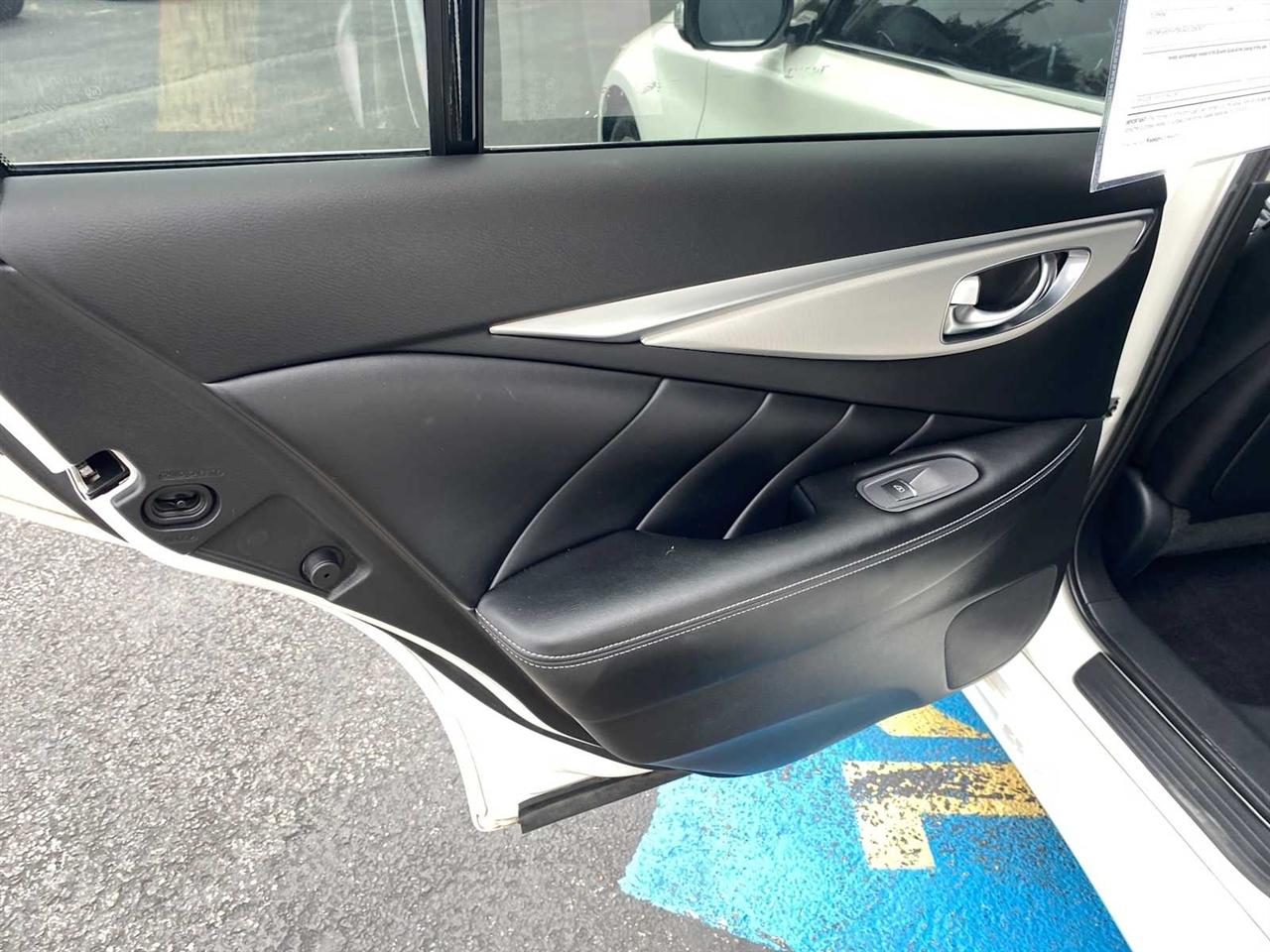 Infiniti Q50 3.0t LUXE AWD 2021