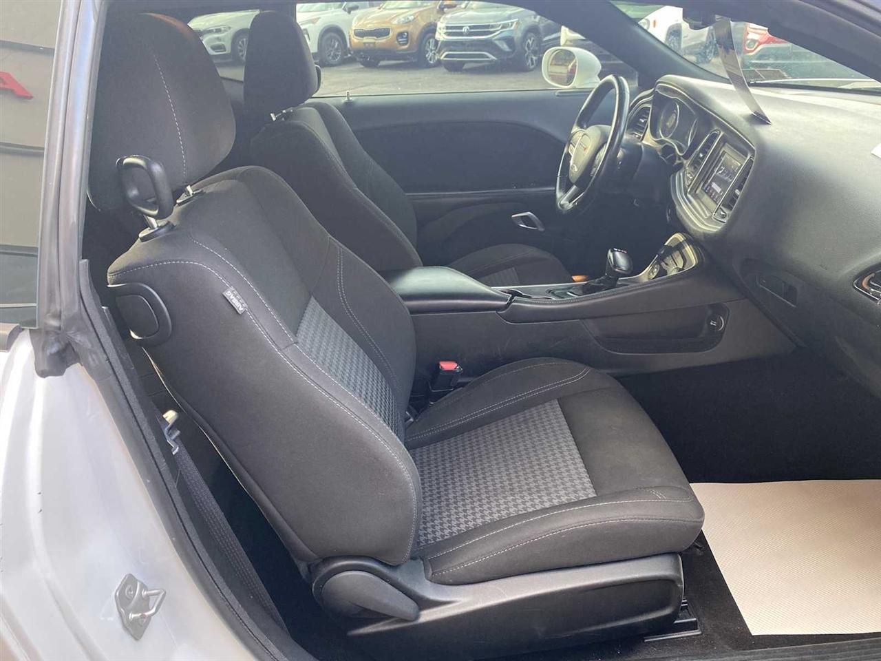Dodge Challenger SXT 2021